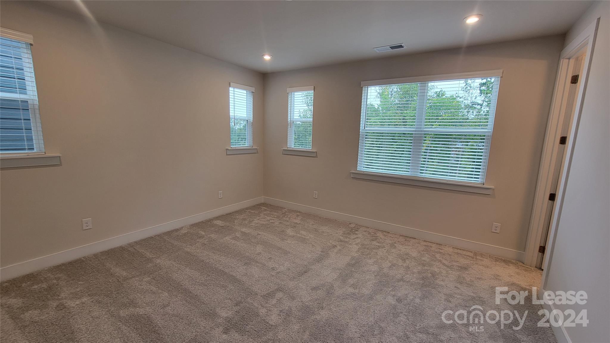 CONTEXT AT OAKHURST - Residential Lease