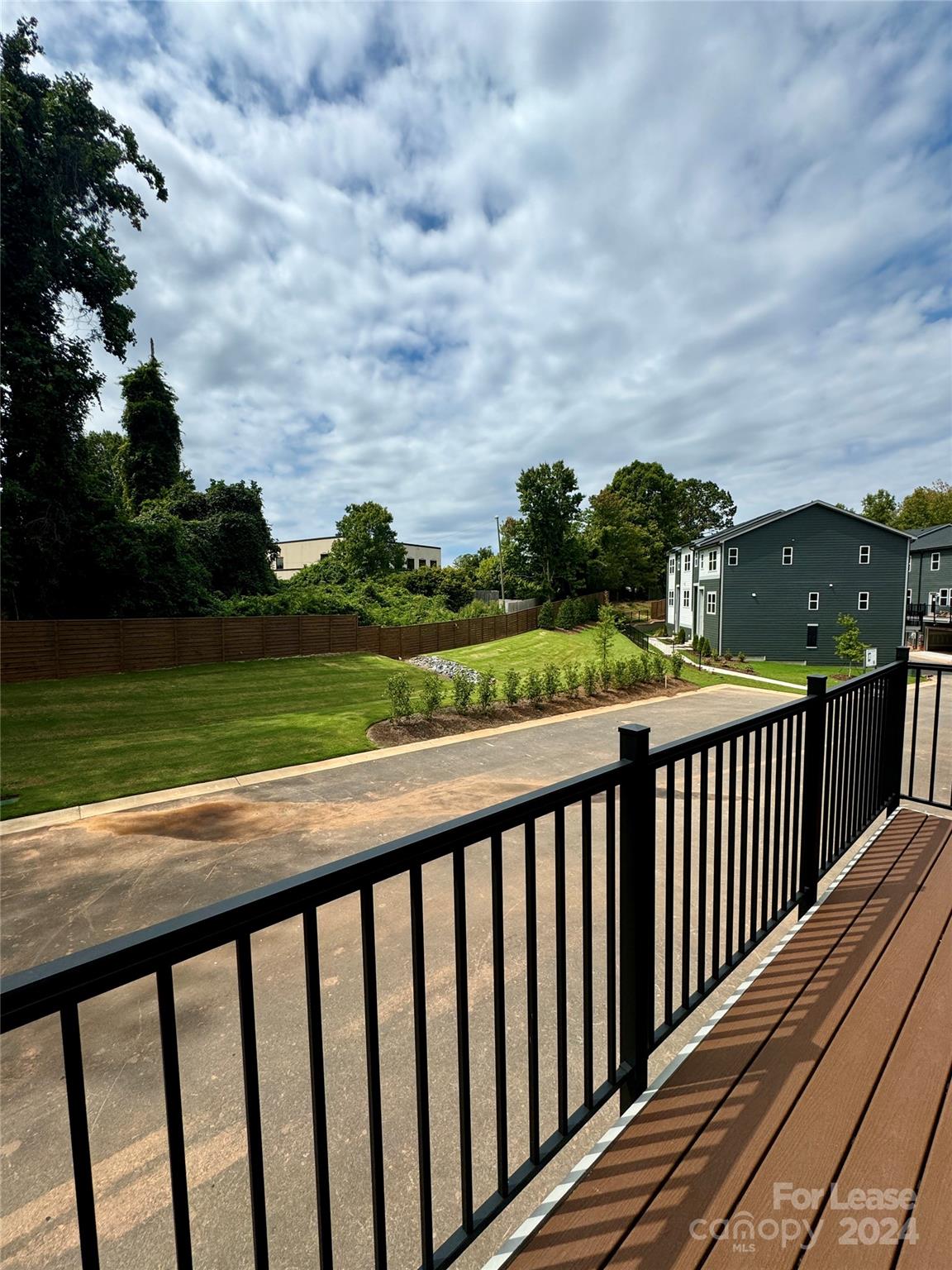 CONTEXT AT OAKHURST - Residential Lease