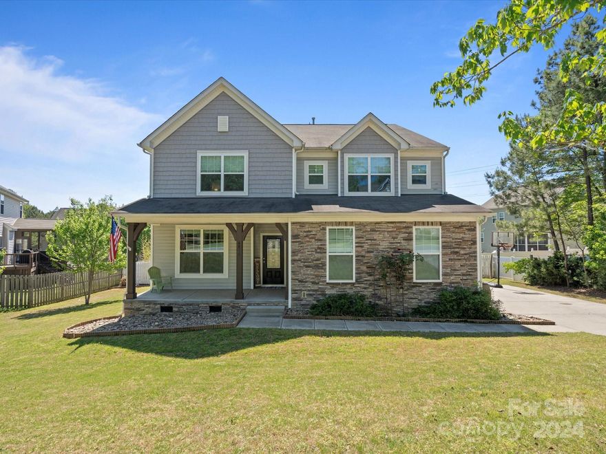 ***Multiple Offers***Welcome to this beautiful 2 story home located in the desirable Somerset At Autumn Cove! As you enter the home you will immediately notice that this floorplan is the perfect space for entertaining guests/ family. The main level includes a sitting area, dining area, kitchen, eat-in-kitchen area, living room, bedroom with a full bath, and mud room. The kitchen/living area overlooks the gorgeous backyard (one of the largest lots in the neighborhood!) that offers an oversized deck, garden area, and a large grassy area...fully fenced! The bedroom on the main can be a secondary Primary bedroom or used as a flex space. Upstairs you will find a large loft area and laundry room. Primary suite has an abundance of windows, a primary bath, and your DREAM closet. Secondary bedrooms are a great size. Location could not be any better...minutes from schools, restaurants, grocery stores, etc.! Neighborhood offers a swimming pool, clubhouse, AND boat storage! Welcome HOME!