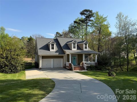 Photo of 9149 Viscount Lane, Charlotte, NC 28269 (MLS # 4364745)