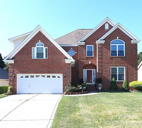Photo of 2833 Oakglade Court, Matthews, NC 28105 (MLS # 4300625)
