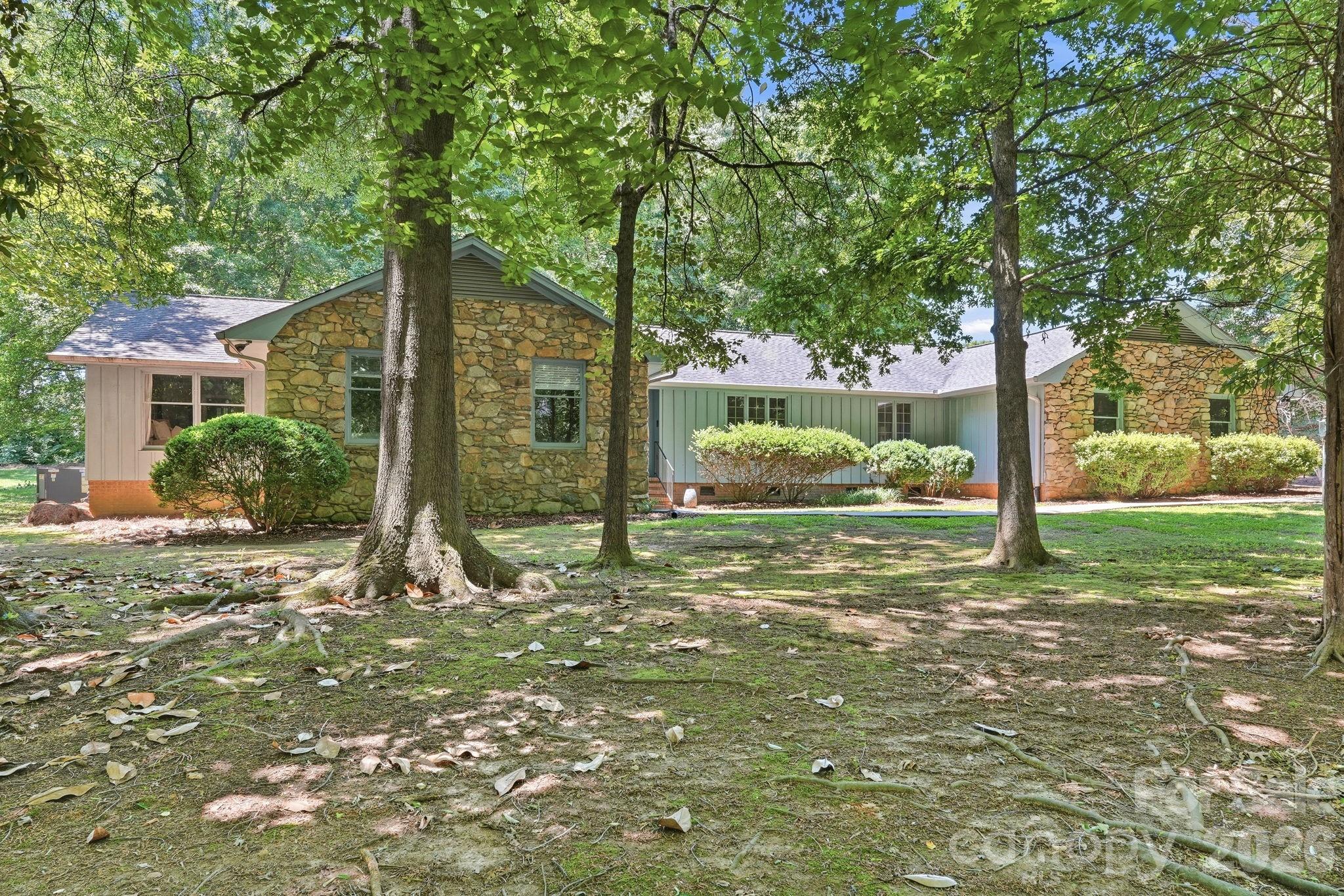 3326 Sedgefield Road