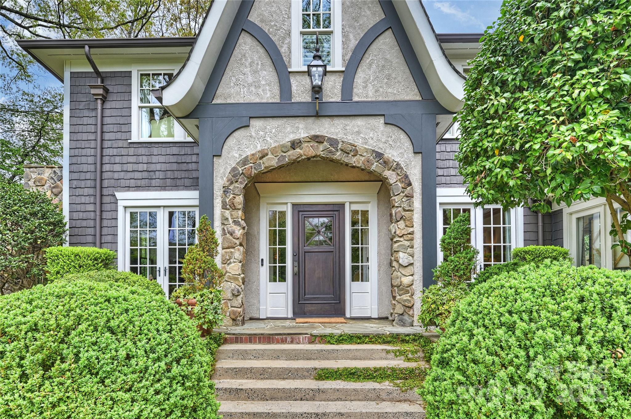 812 Bromley Road