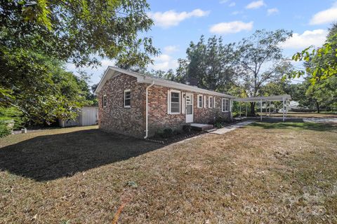 Photo of 114 Shady Lane, Marshville, NC 28103 (MLS # 4297638) Photo of 114 Shady Lane, Marshville, NC 28103 (MLS # 4297638)