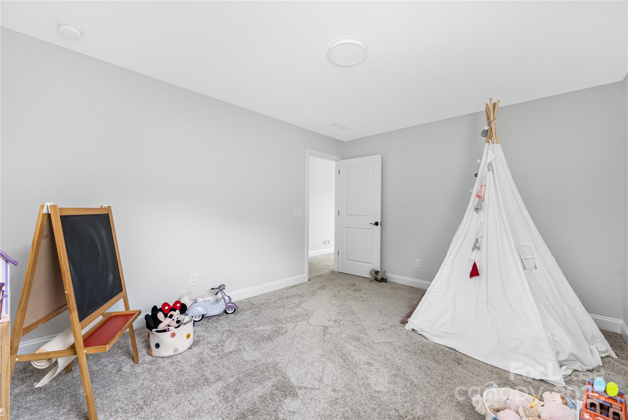 Bretagne - Residential Lease