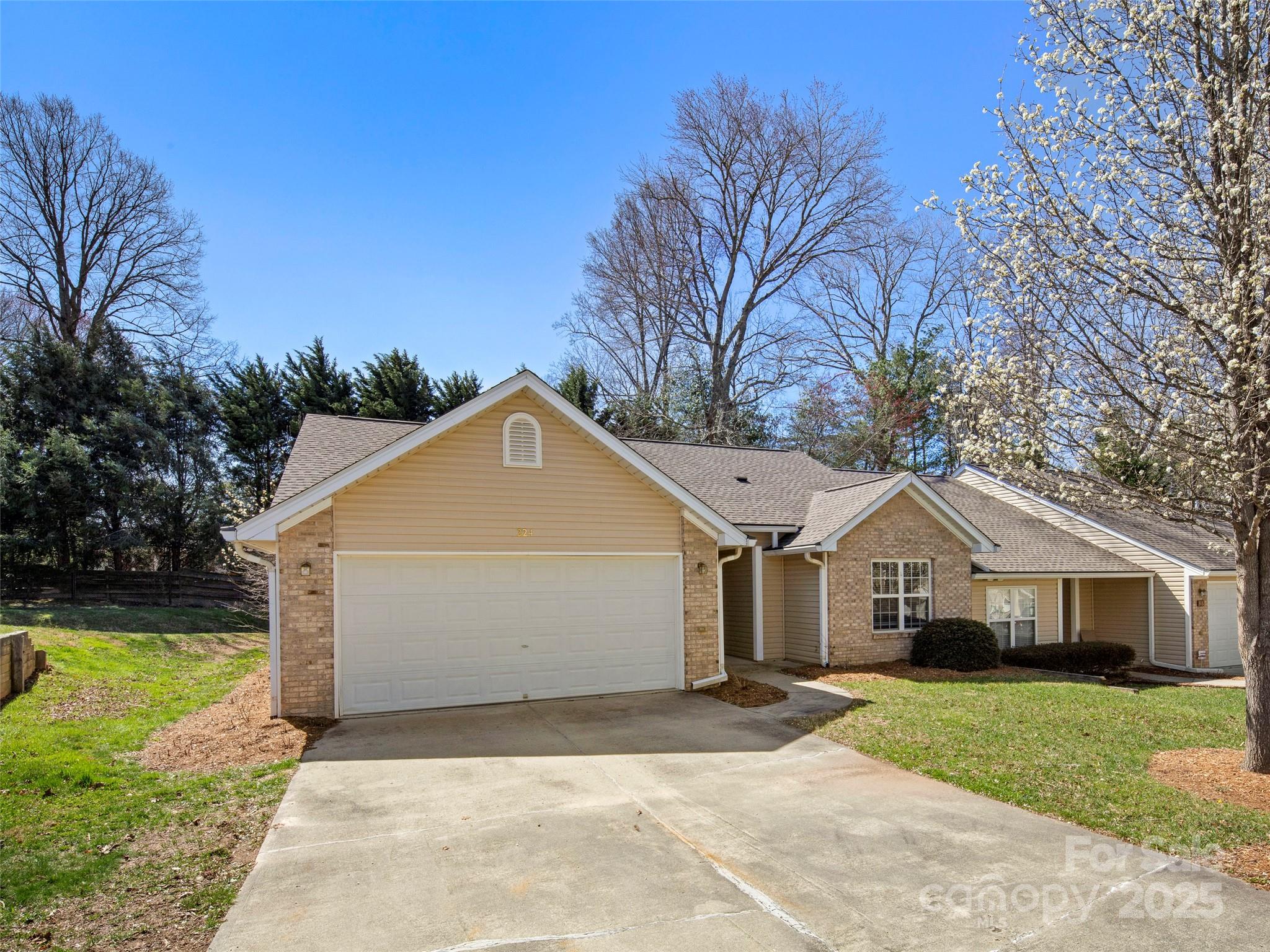 324 Wiltshire Circle