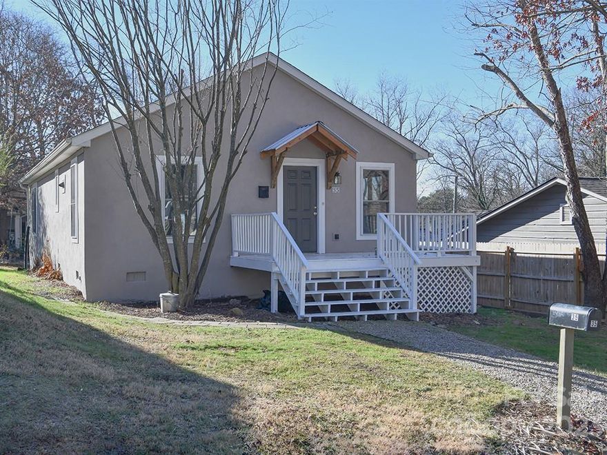 Easy one level living in the Montford community. This home offers 3 nice size bedrooms, 1 bathroom and a roomy eat-in kitchen. Lots of natural light, new bathroom vanity, brand new LVP flooring throughout and fresh interior and exterior paint are just a few thing this sweet home has to offer. This property is move-in ready and neutral, and is waiting for you to add your own touch of personality. Tempie Avery Montford Community Center and playground right around the corner.