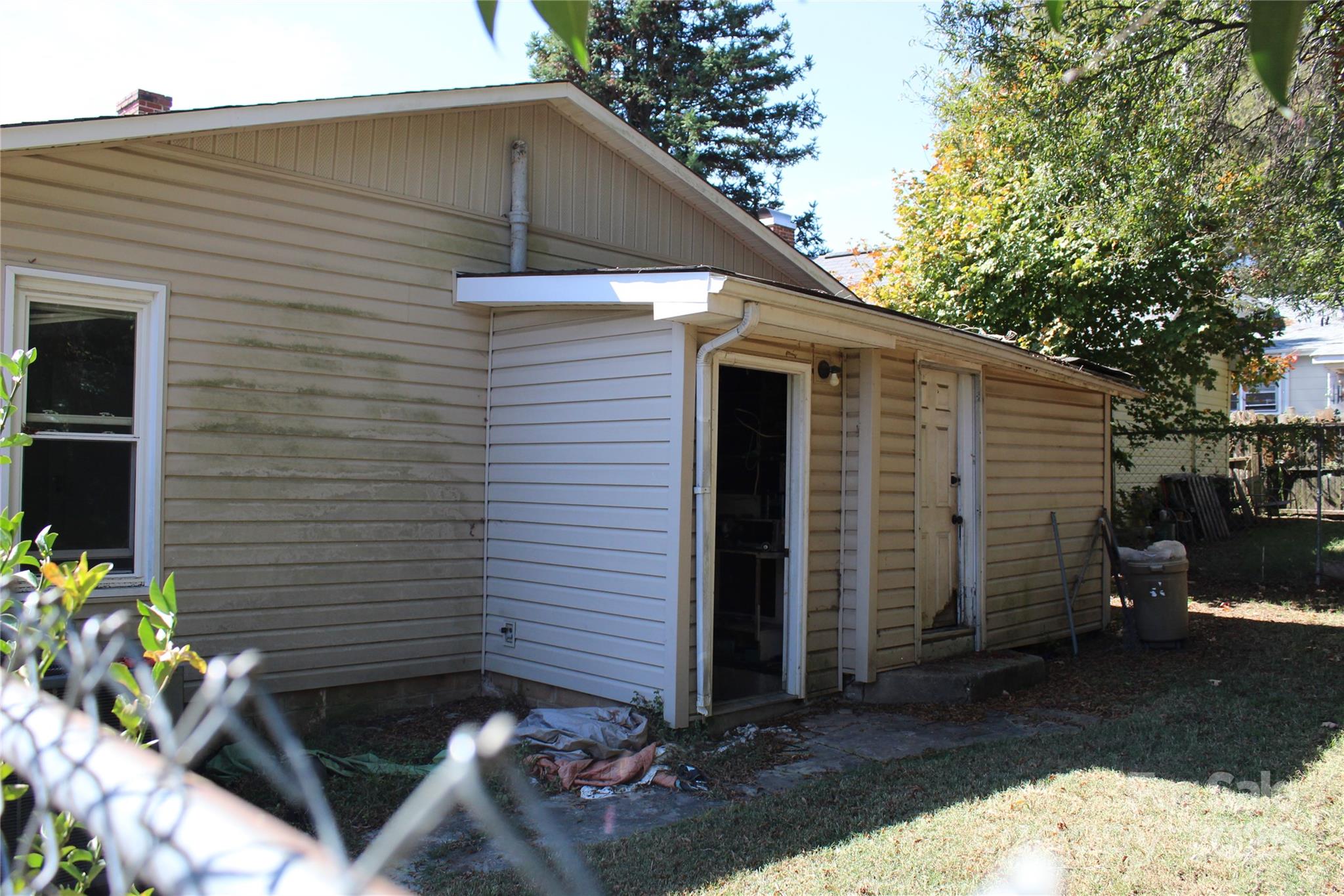 208 Virginia Avenue W
