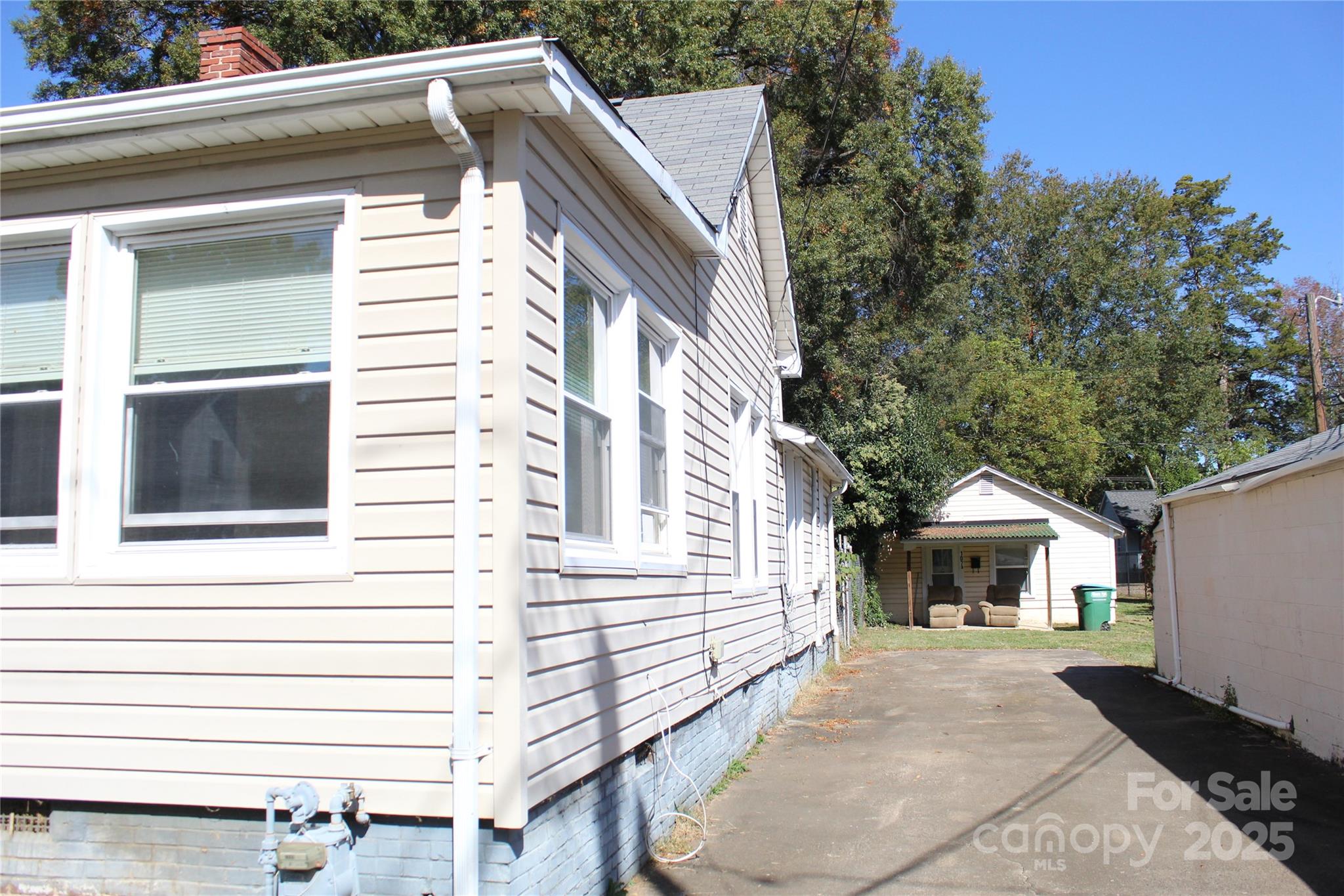 208 Virginia Avenue W