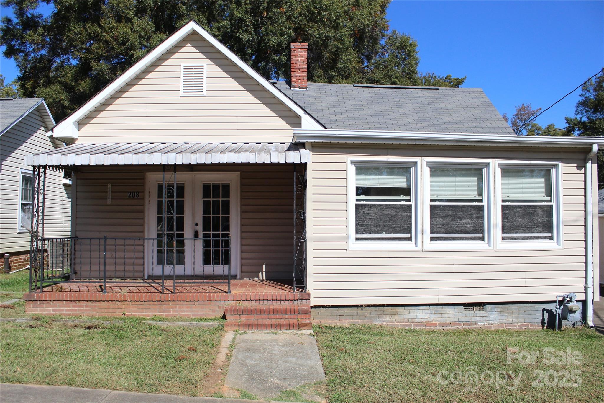 208 Virginia Avenue W