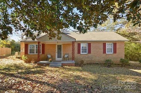 Photo of 1324 Mason Street, Lancaster, SC 29720 (MLS # 4307810)