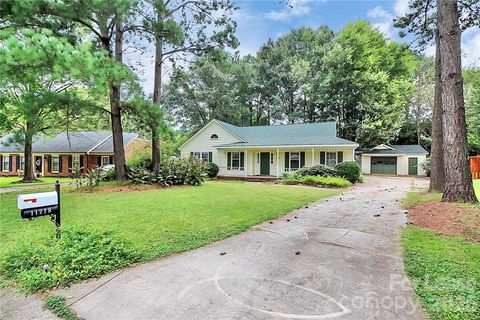 Photo of 11718 Fernhurst Lane, Charlotte, NC 28277 (MLS # 4404686)