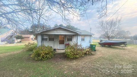 Photo of 117 Thomas Avenue, Oakboro, NC 28129 (MLS # 4326640)
