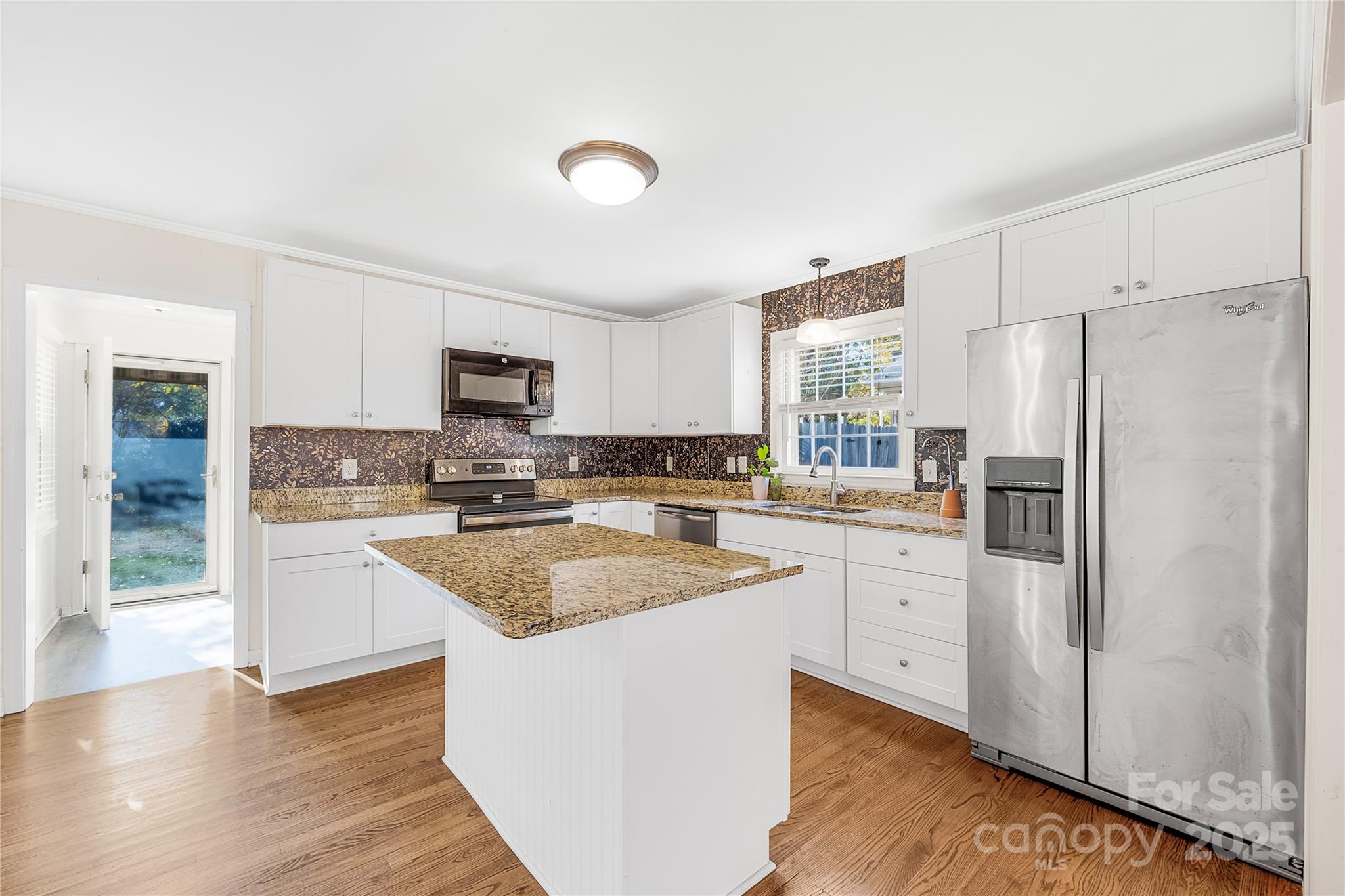 3420 Woodleaf Road