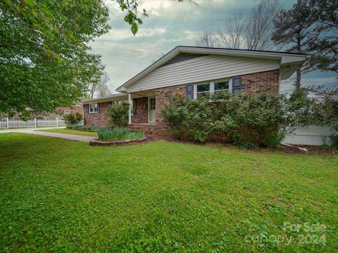 Single Family Residence in Albemarle NC 807 Ridge Street 3.jpg