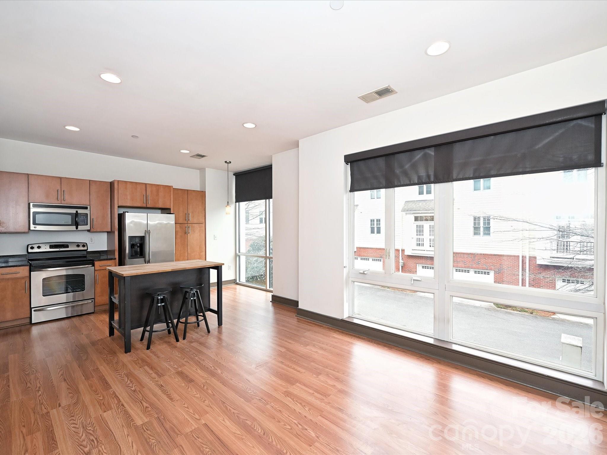 2200 Lyndhurst Avenue 102