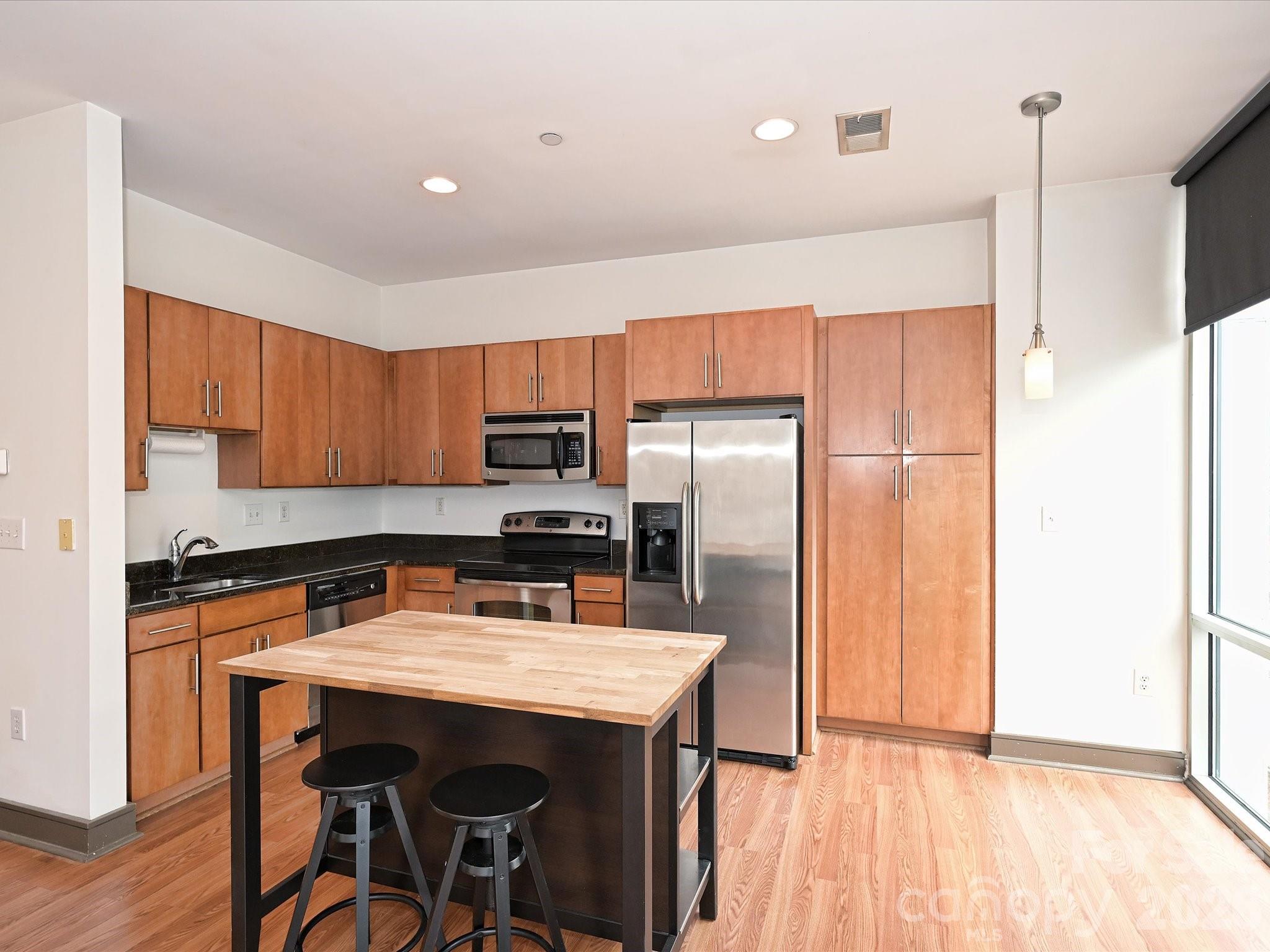 2200 Lyndhurst Avenue 102