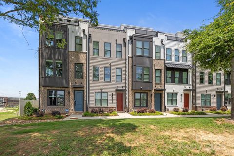 Photo of 5006 Tiny Lane, Charlotte, NC 28203 (MLS # 4326309)