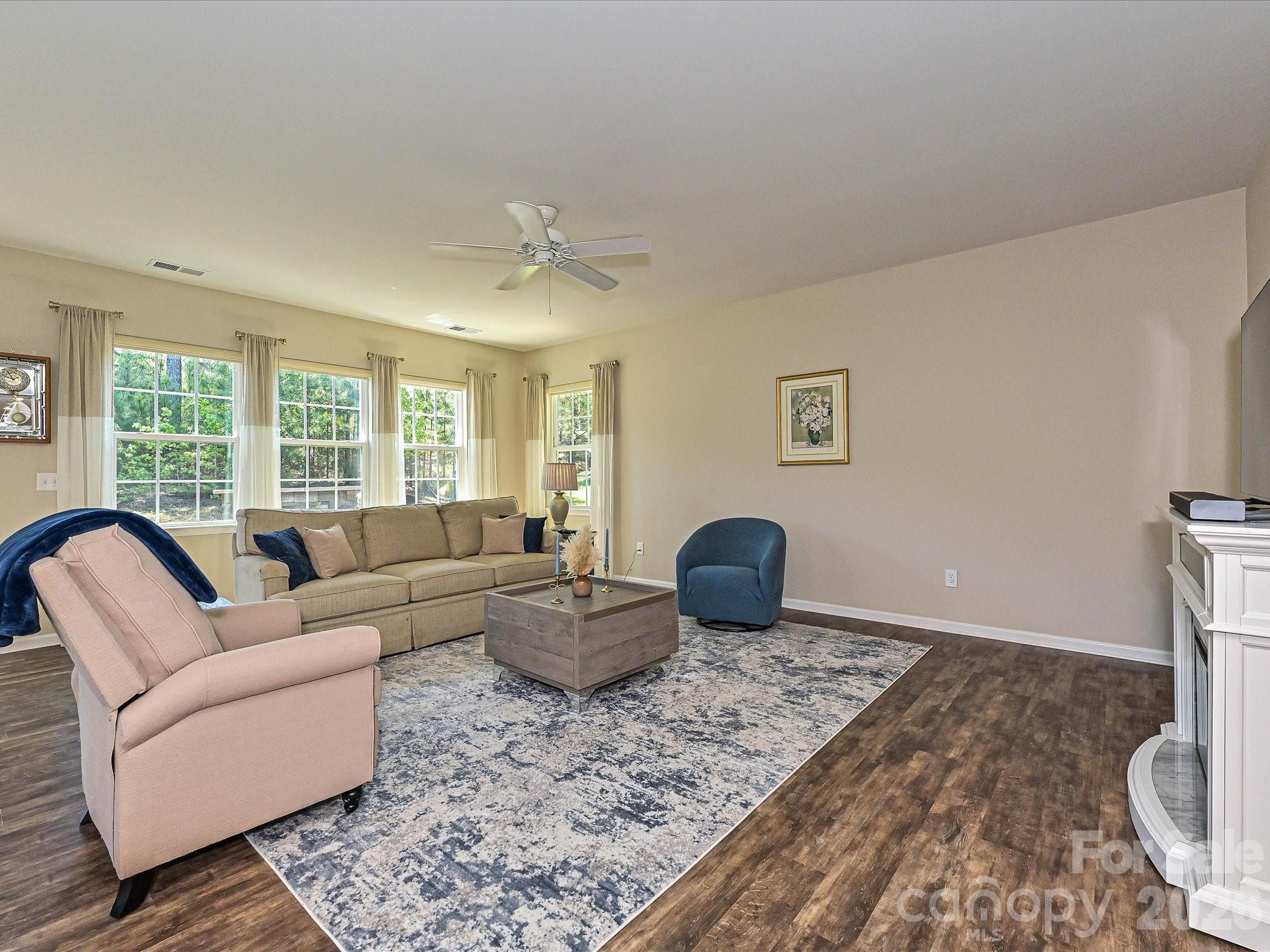 Imagery On Mtn Island - Residential