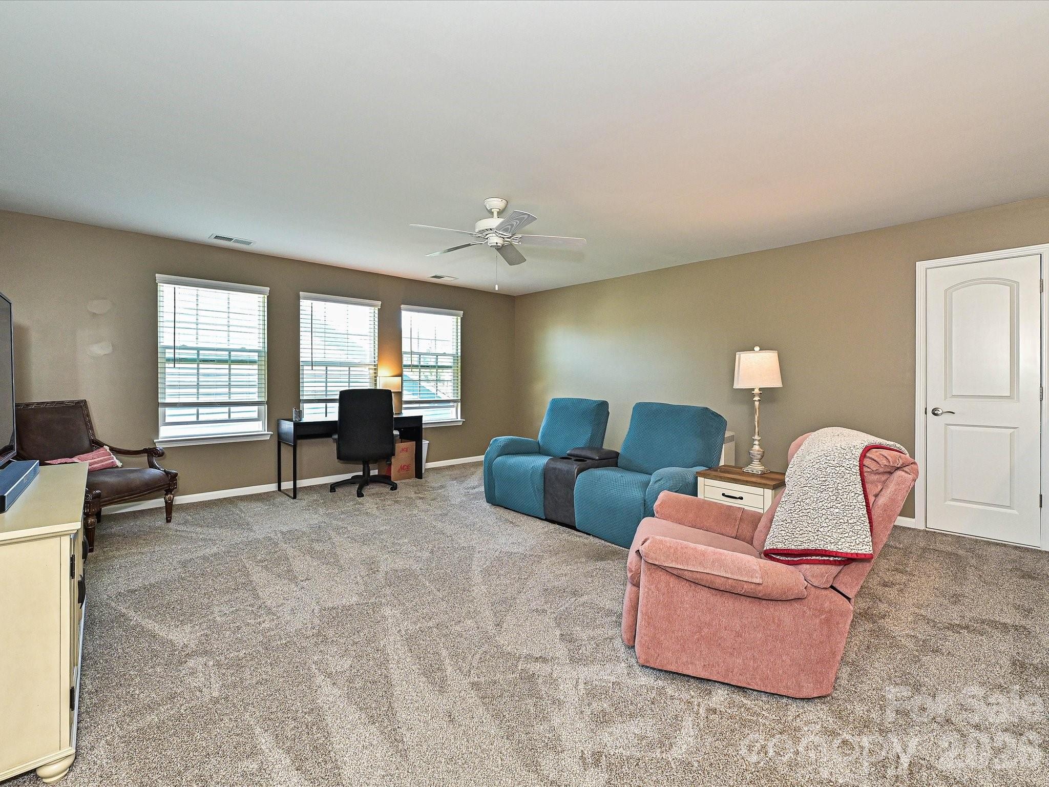 Imagery On Mtn Island - Residential