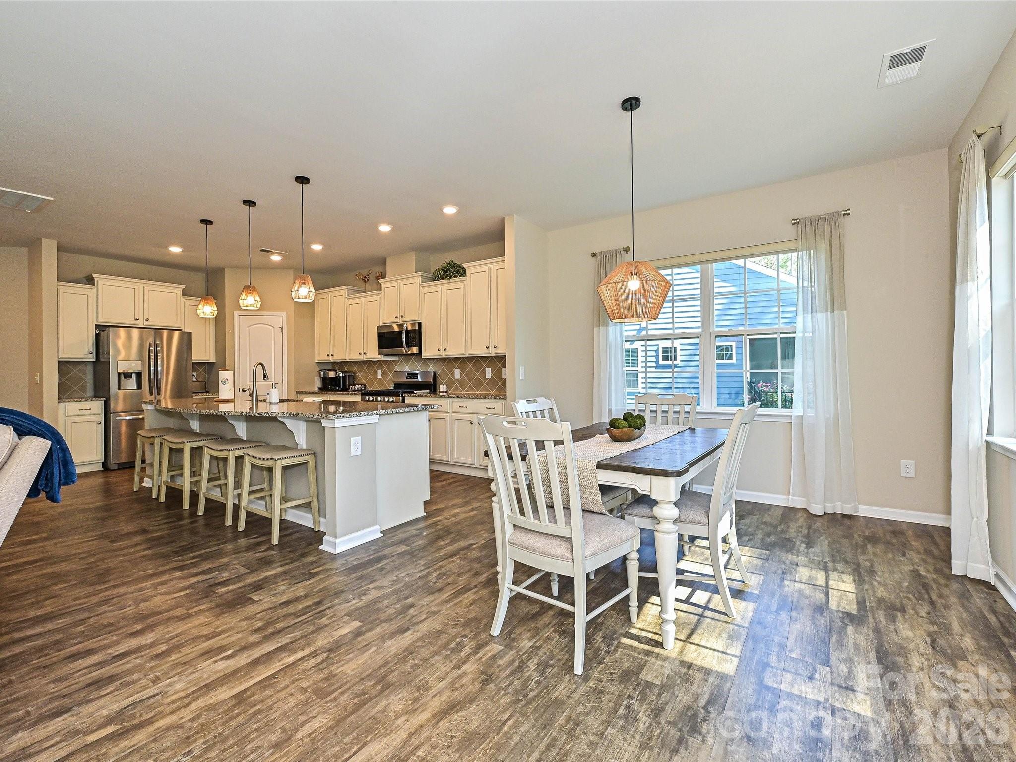 Imagery On Mtn Island - Residential