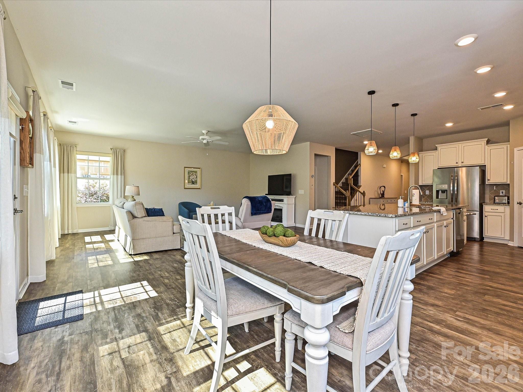 Imagery On Mtn Island - Residential