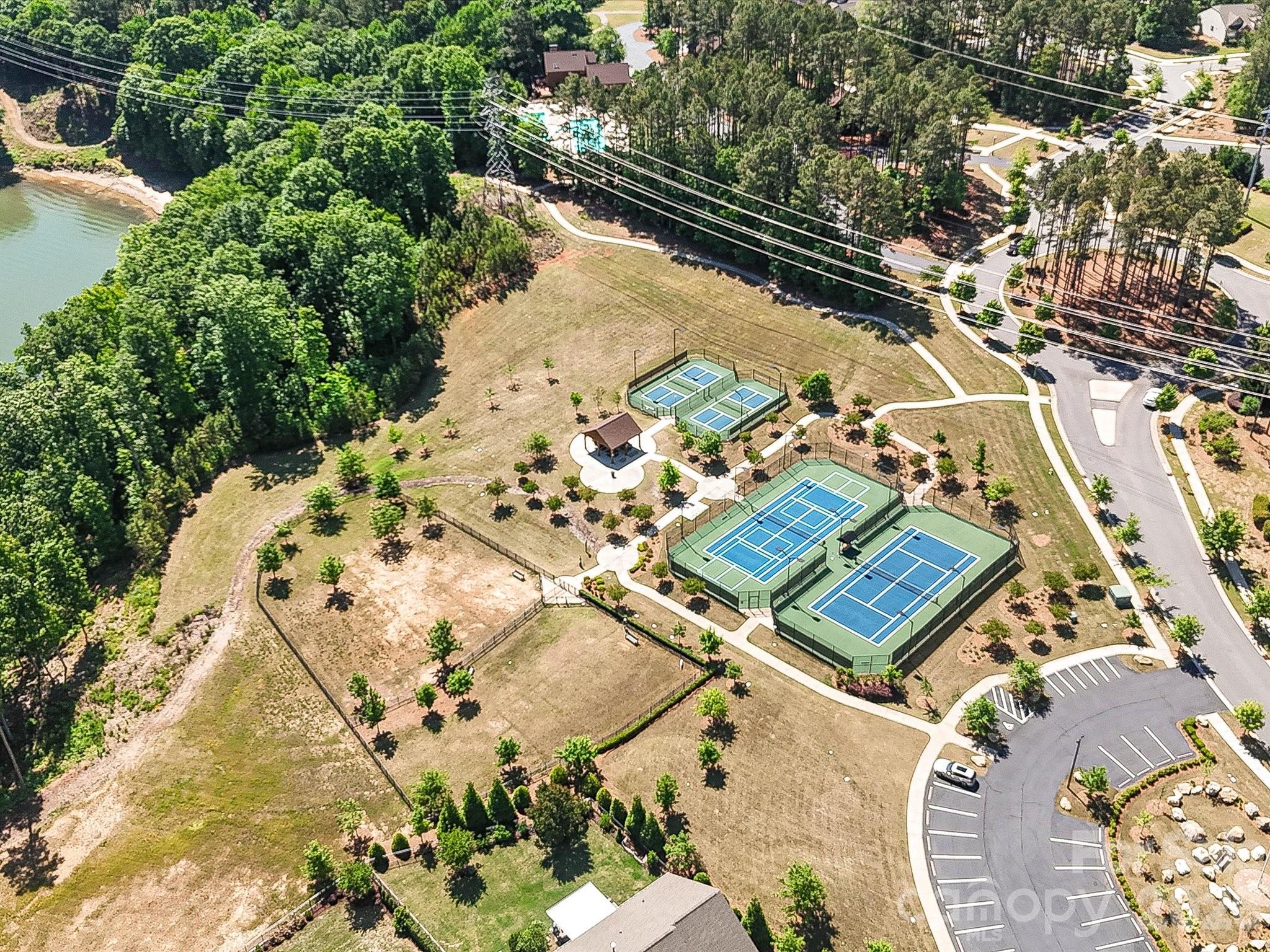 Imagery On Mtn Island - Residential