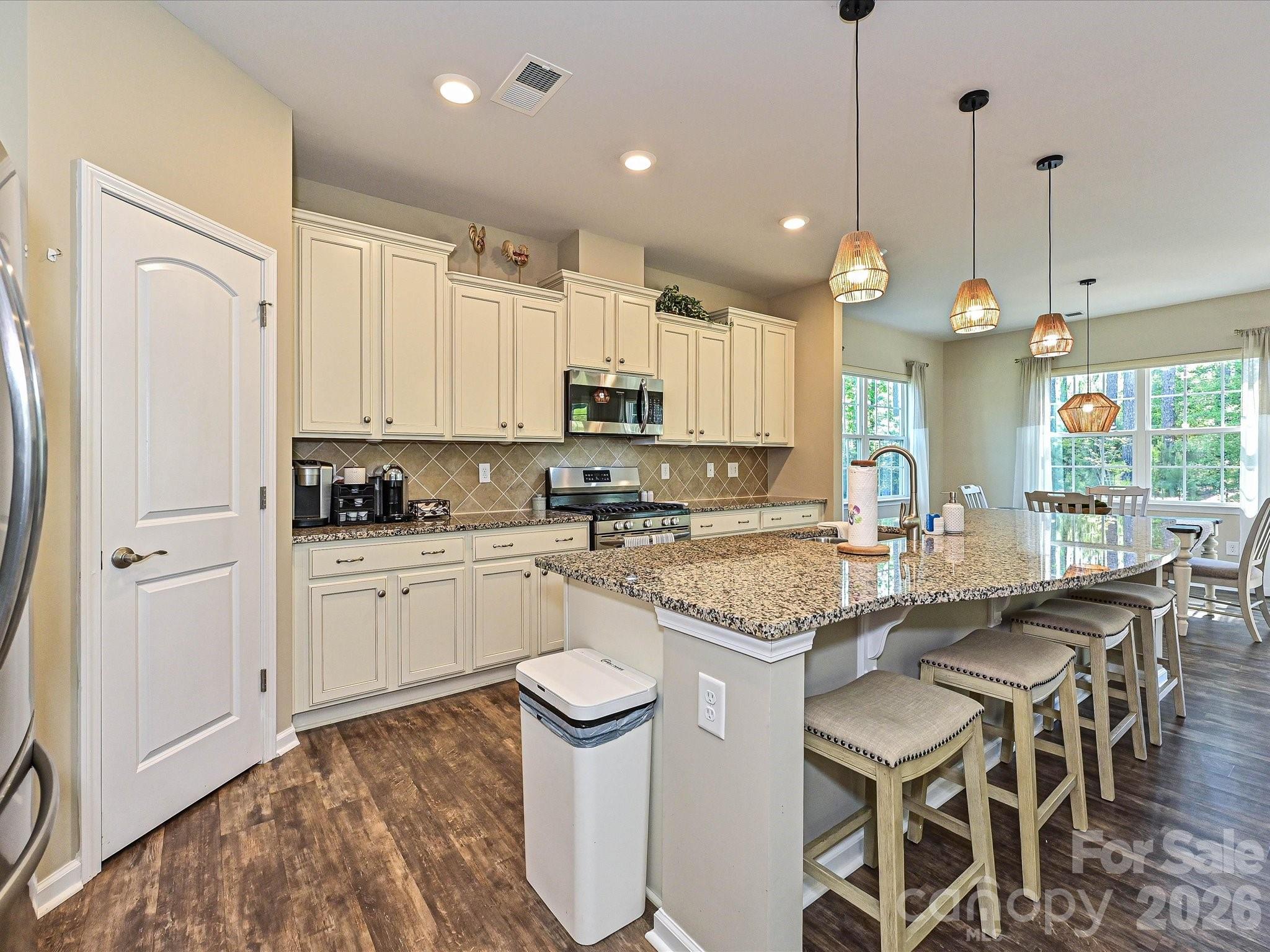 Imagery On Mtn Island - Residential