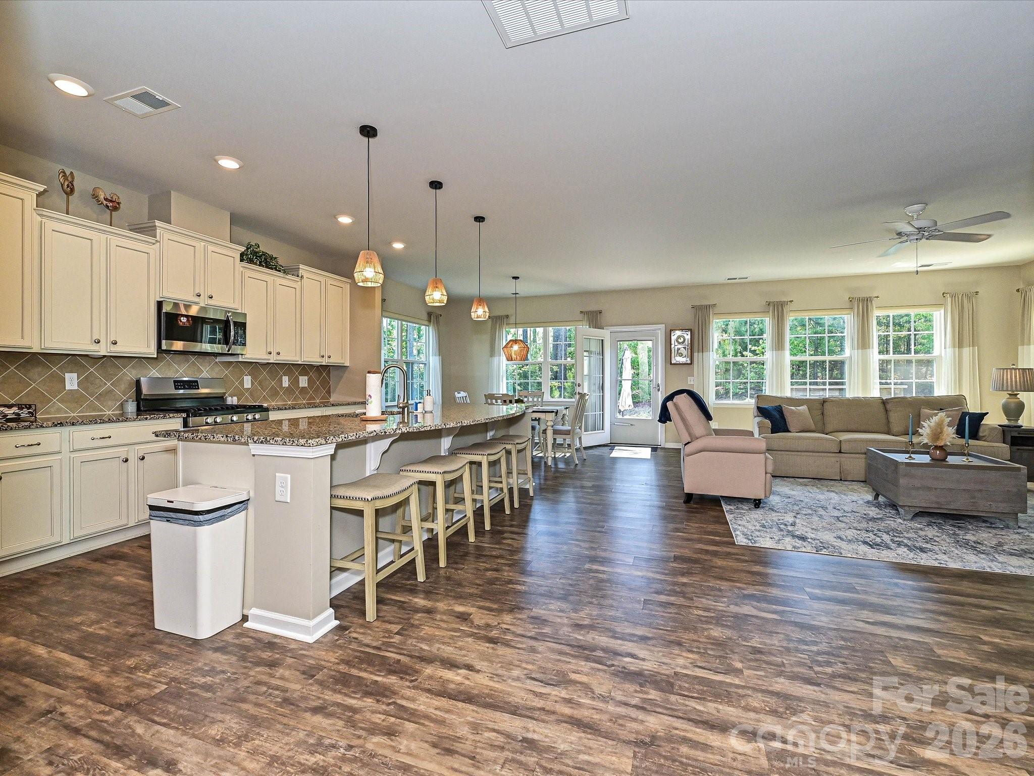 Imagery On Mtn Island - Residential