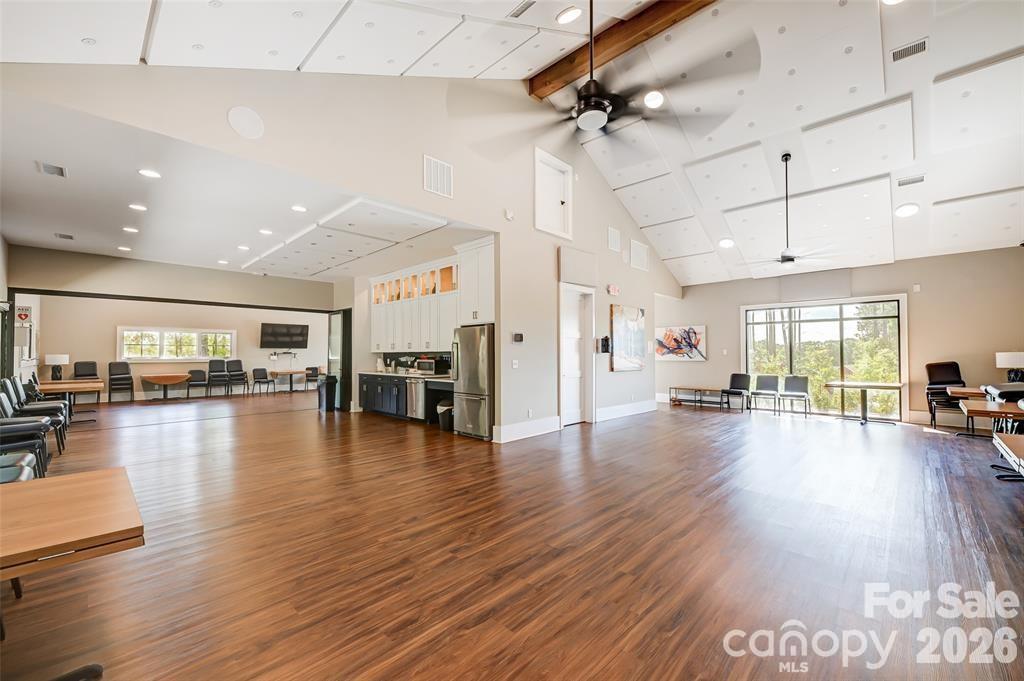 Imagery On Mtn Island - Residential