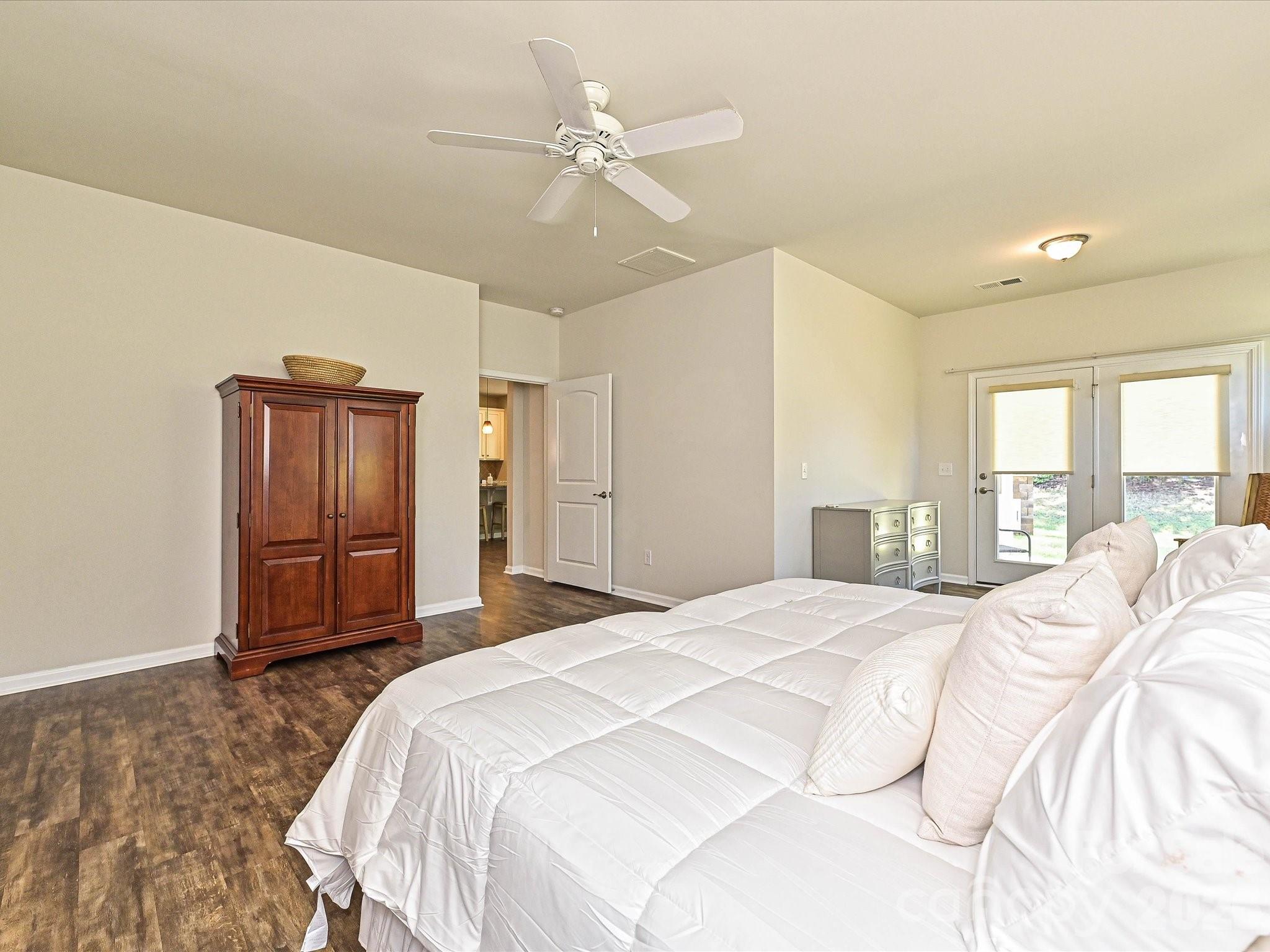 Imagery On Mtn Island - Residential