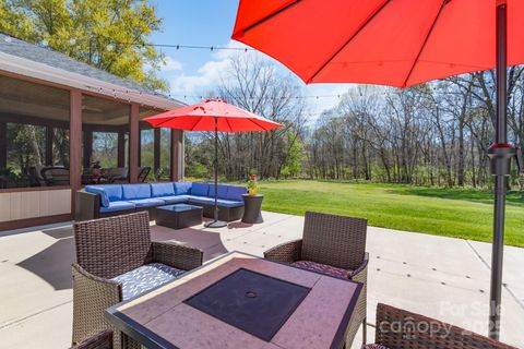 8201 Tonawanda Drive Charlotte NC 28277