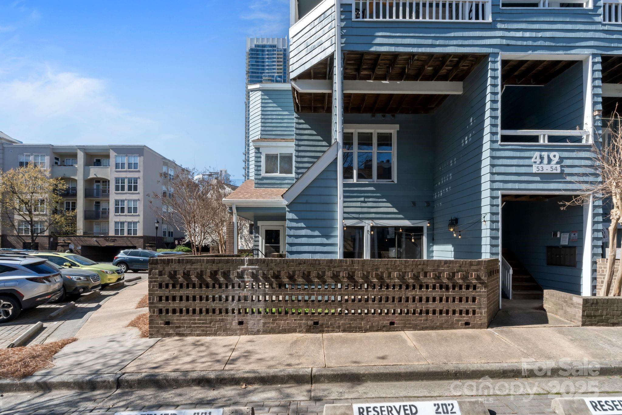 419 W 8th Street