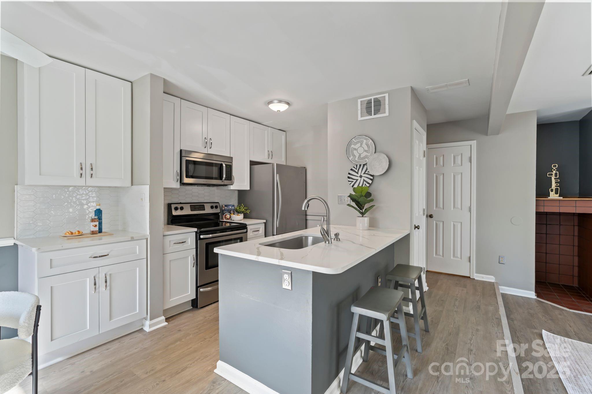 419 W 8th Street