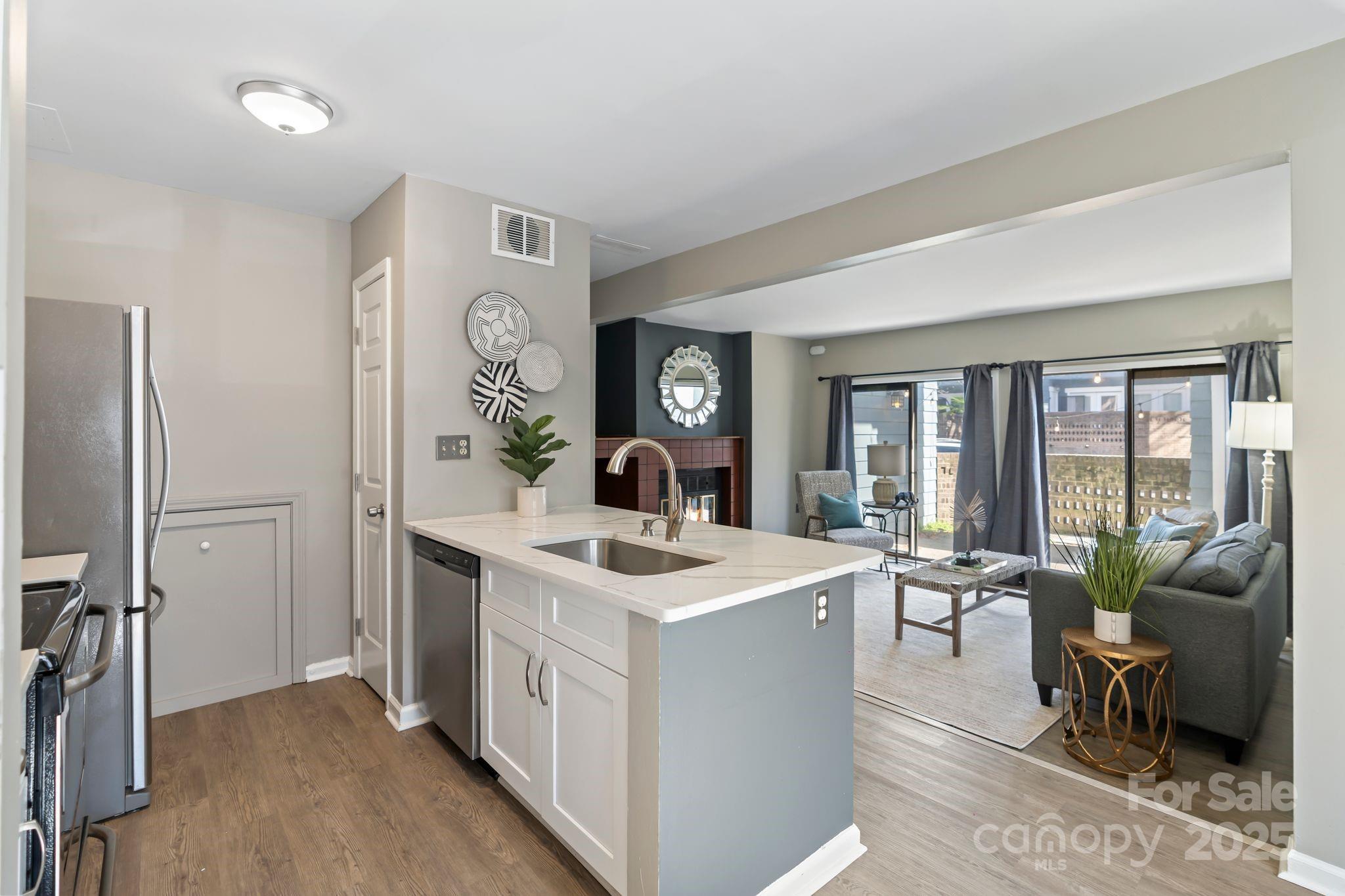 419 W 8th Street
