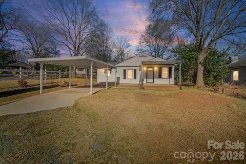 Photo of 211 9th Street, Belmont, NC 28012 (MLS # 4385746)