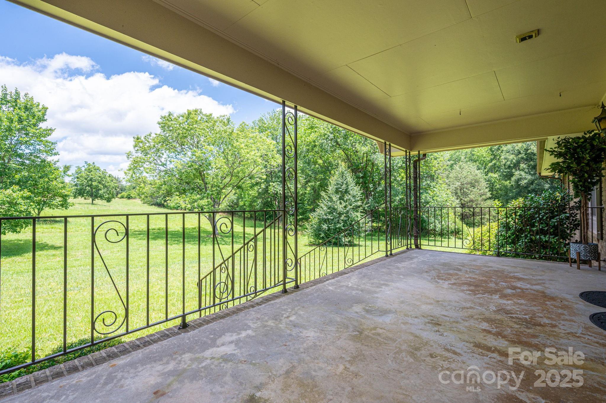 5635 Highway 55 Highway E