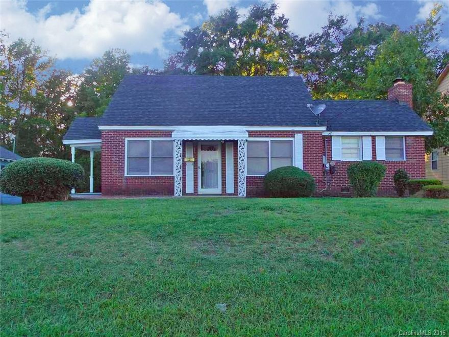 All brick 3 bd 1.5 bath home in the Rosevelt Community of Clover.  There is an additional 1 bed/ 1 bath apartment over the detached garage.  Home needs work.