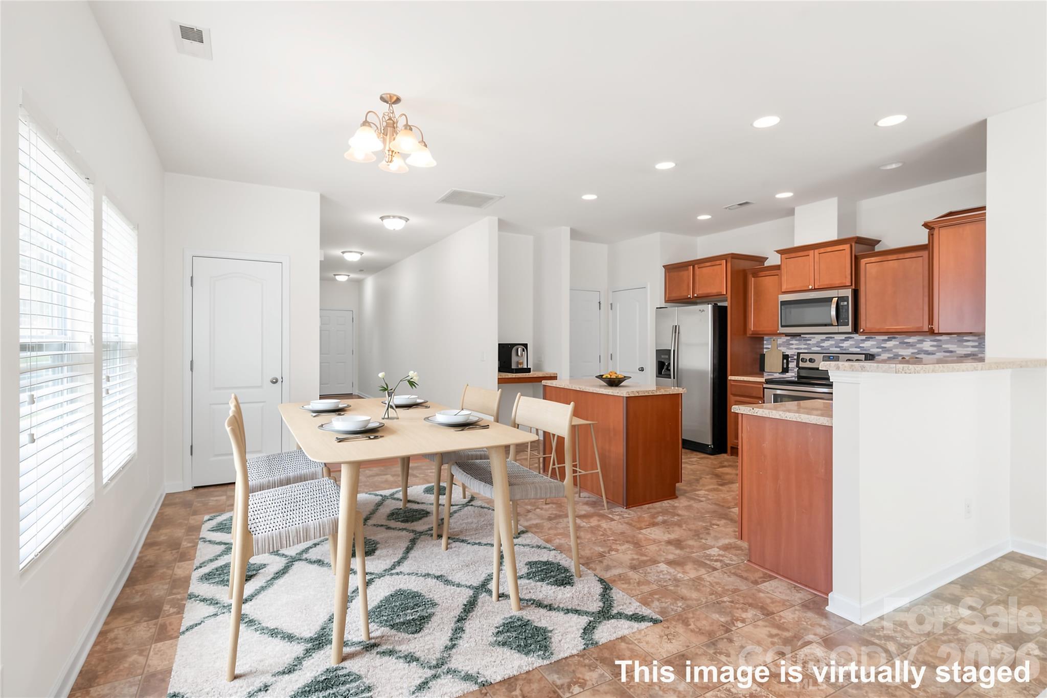 8411 Romana Red Lane