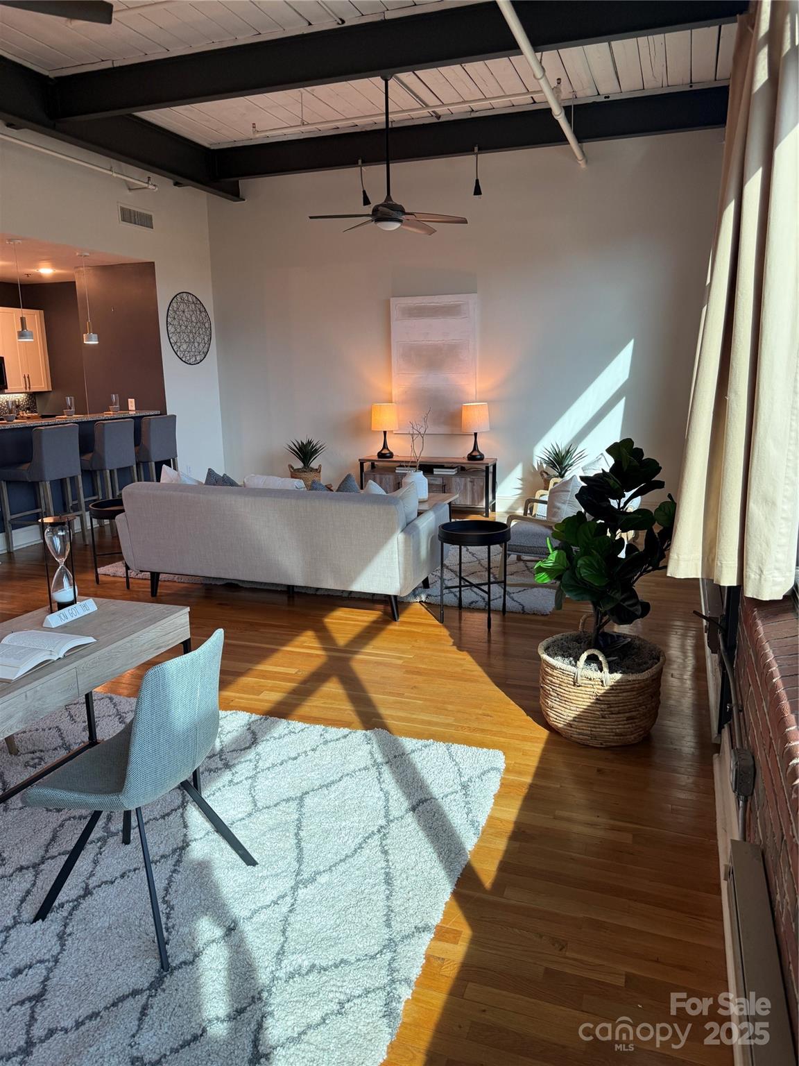 310 Arlington Avenue 422