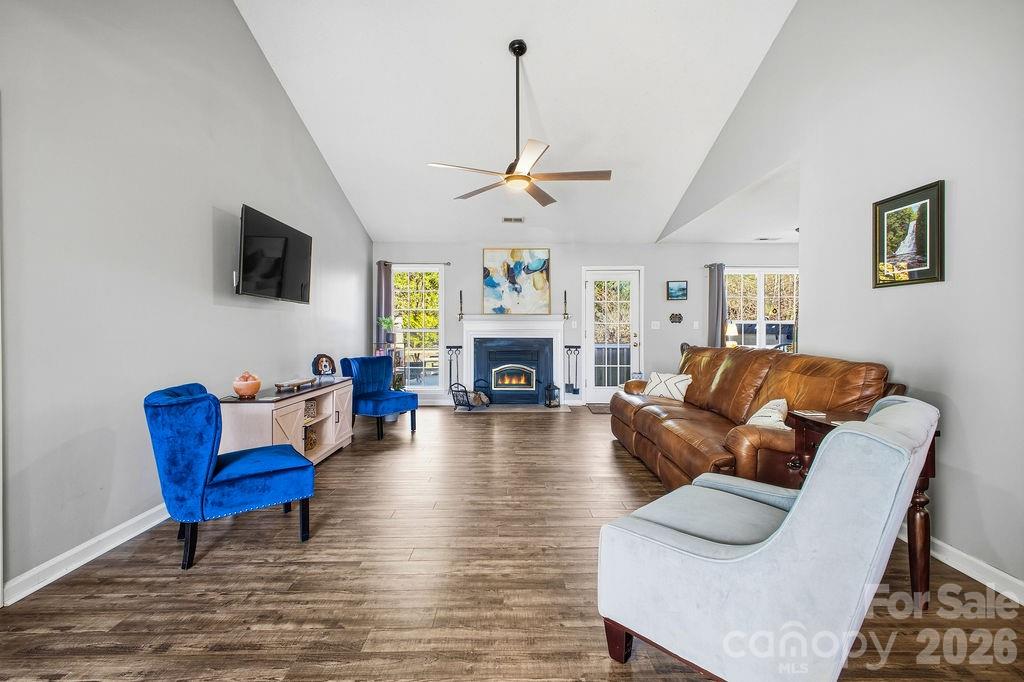 109 N Sunberry Trail