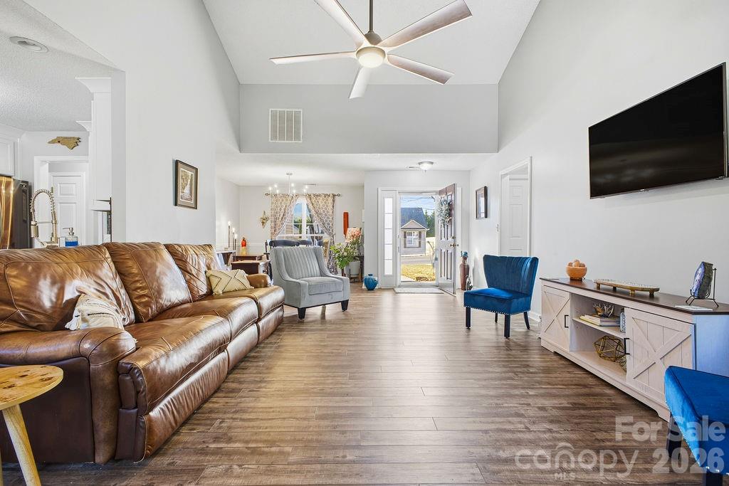 109 N Sunberry Trail