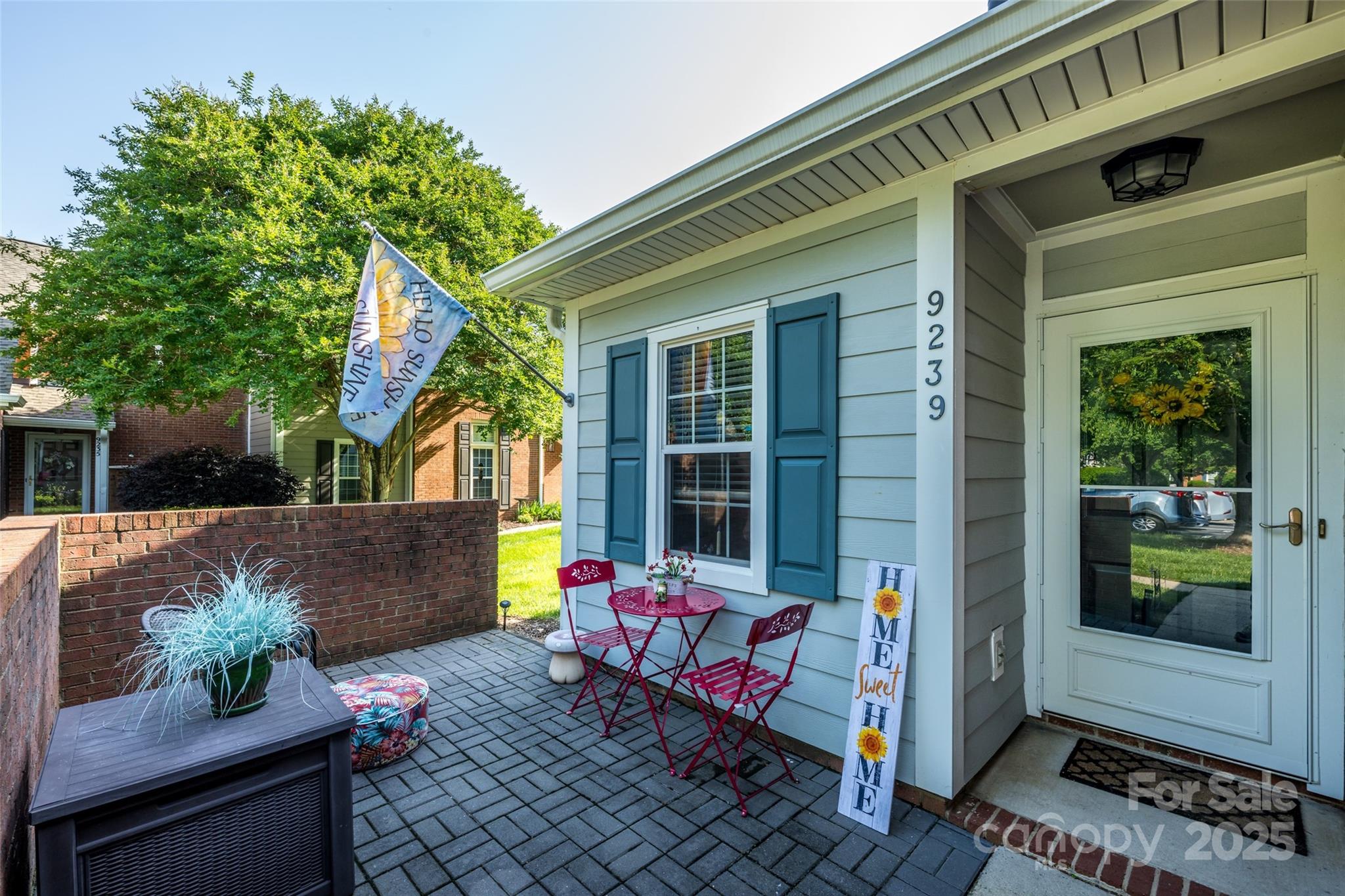 9239 N Vicksburg Park Court