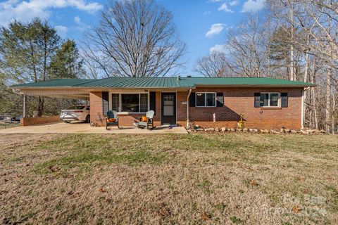 Single Family Residence in Hickory NC 5494 Chestnut Drive.jpg