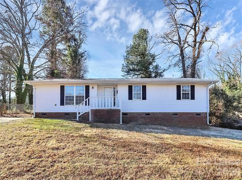 Photo of 2429 Marlowe Avenue, Charlotte, NC 28208 (MLS # 4358505)