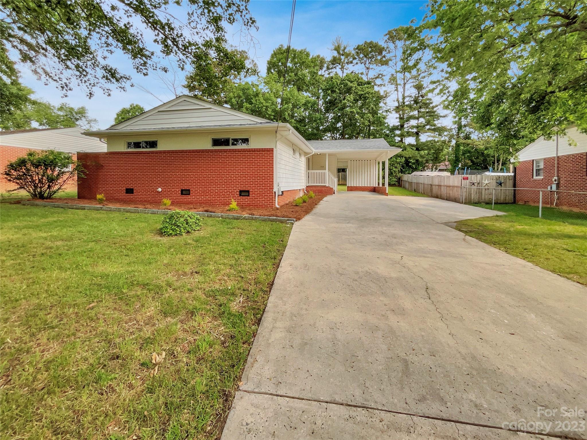 Photo 1 of 18 — 1622 Kimberly Drive, Gastonia, NC 28052