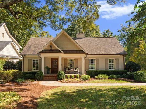 Photo of 2727 Wintergreen Drive, Charlotte, NC 28211 (MLS # 4308824)