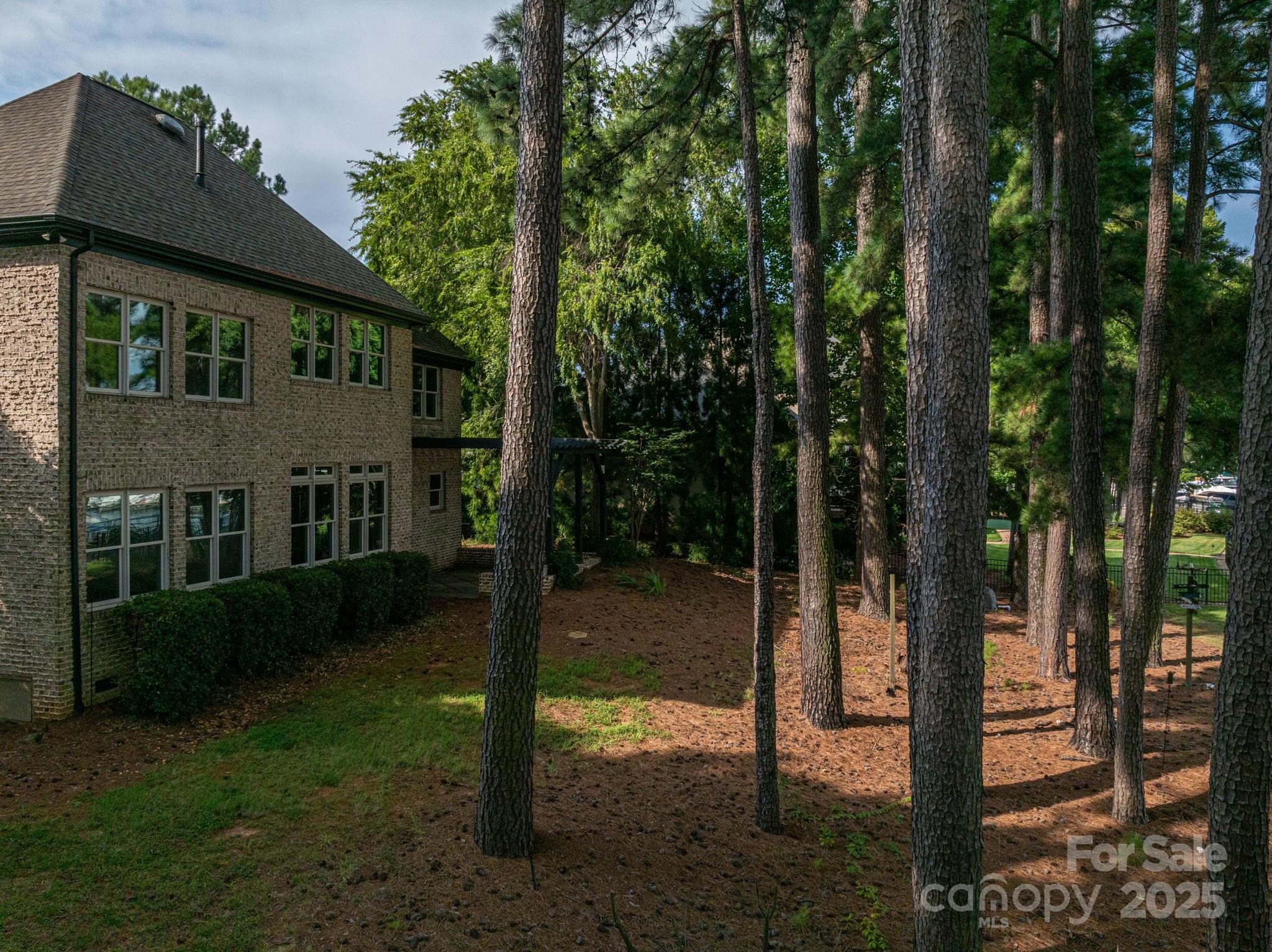 The Peninsula - Residential