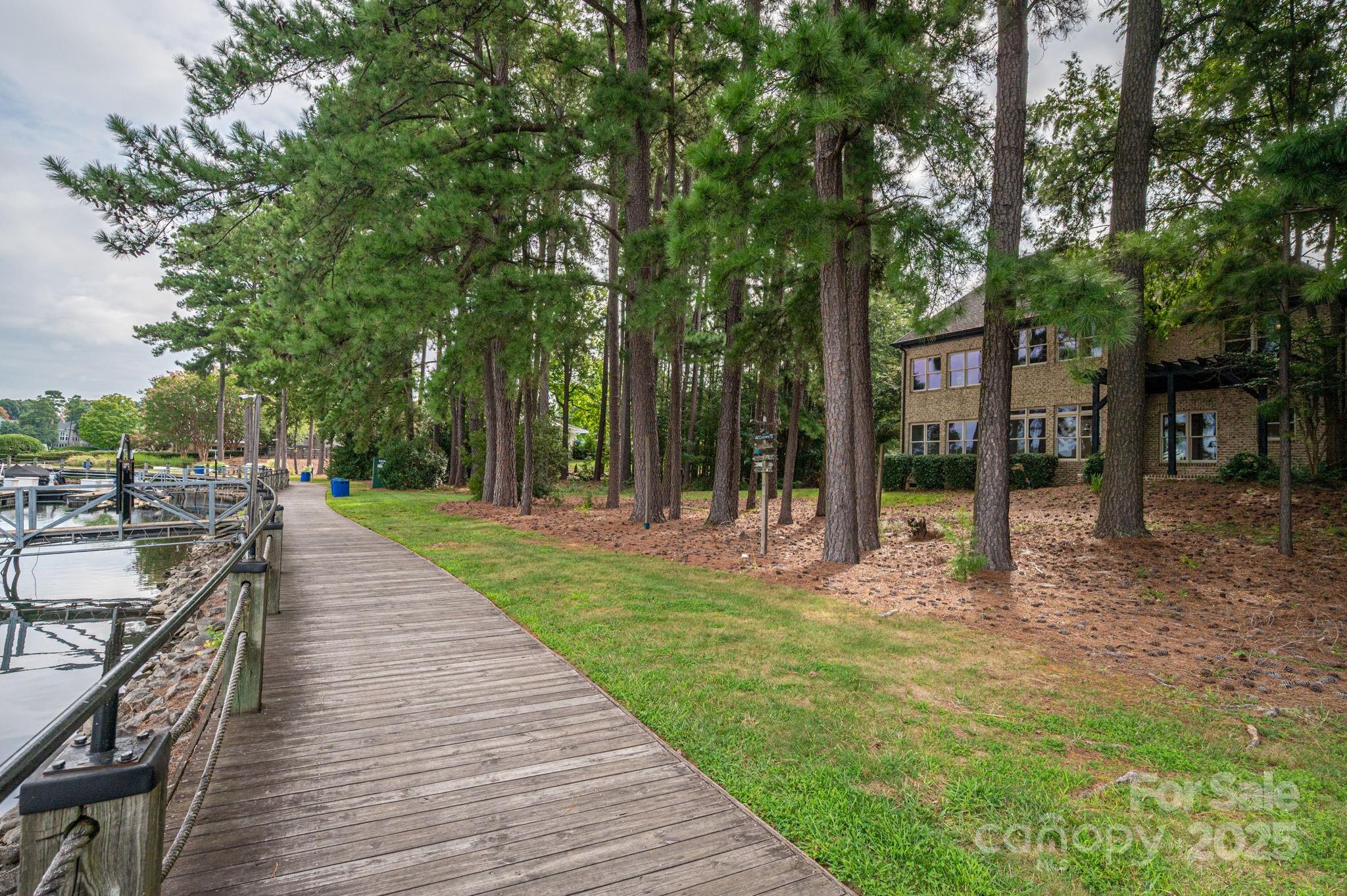 The Peninsula - Residential