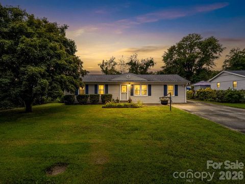 Photo of 119 Scenic View Drive, Swannanoa, NC 28778 (MLS # 4402505)